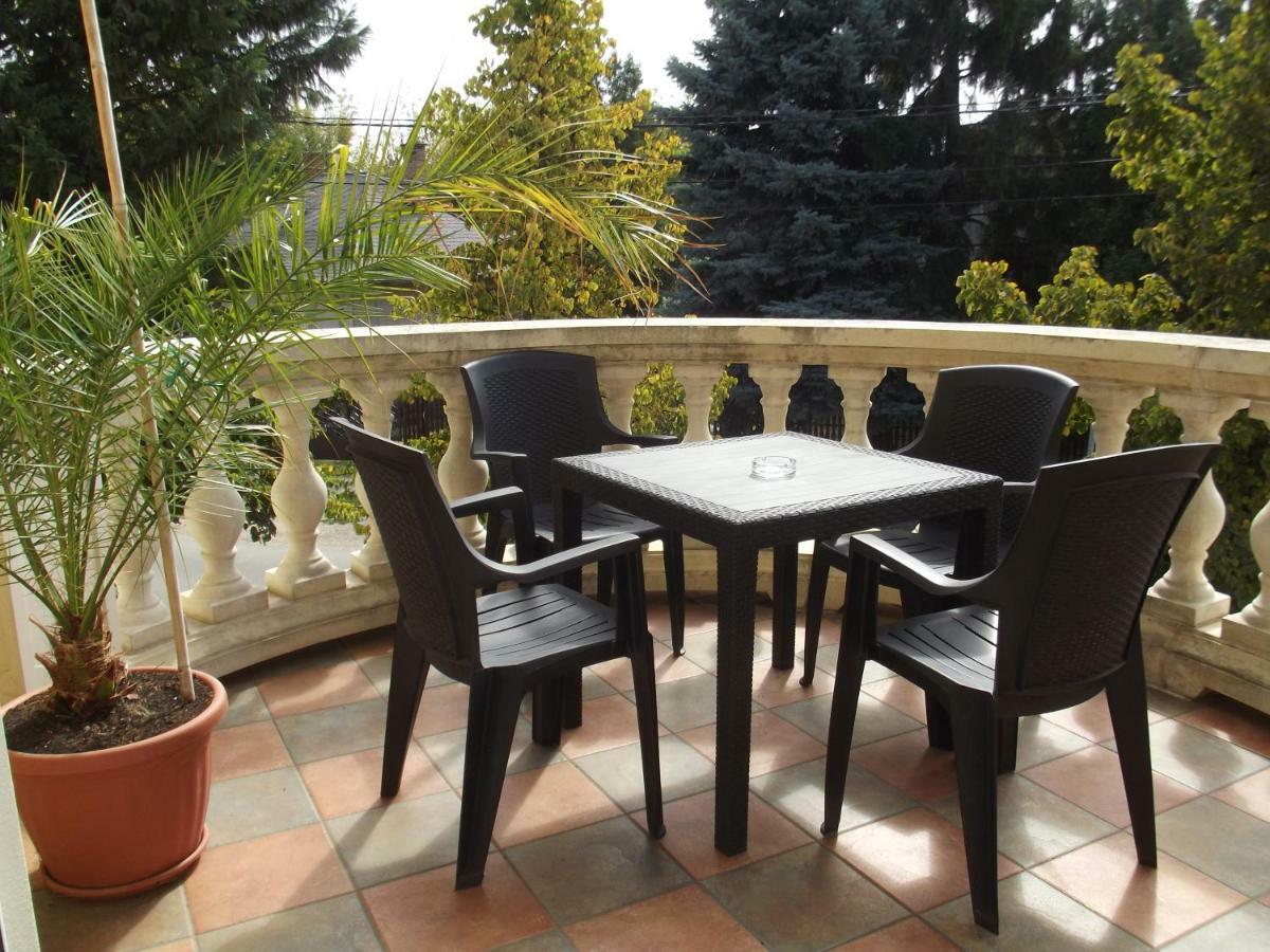 Villa Rosa Hajdúszoboszló Екстериор снимка